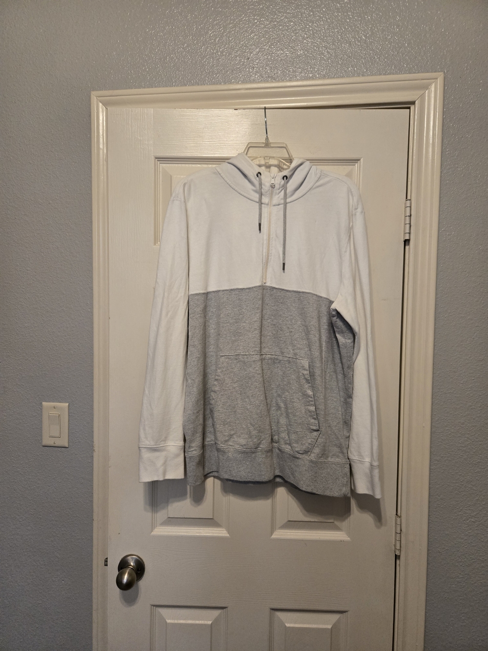 American Eagle Outfitters White and Light Gray Colorblock Pullover Hoodie